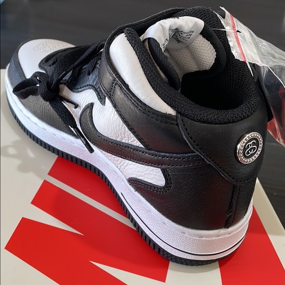 Nike x Stussy AF1 07’ mids - Picture 3 of 3